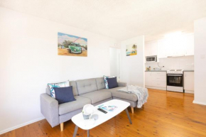 1/48 Little St